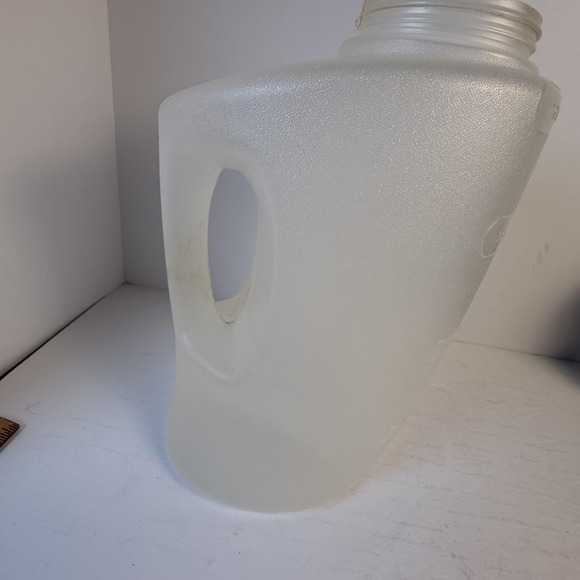 Rubbermaid Clear Frosted Plastic Drink Jug Pitcher 1 Gallon Yellow Lid Made USA - Picture 12 of 15